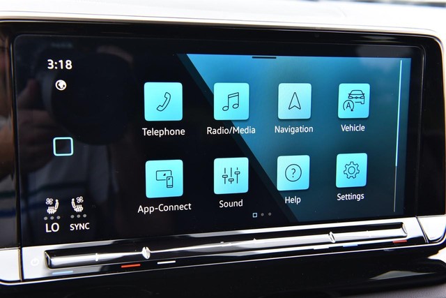 Volkswagen Atlas Cross Sport Vehicle Image 14