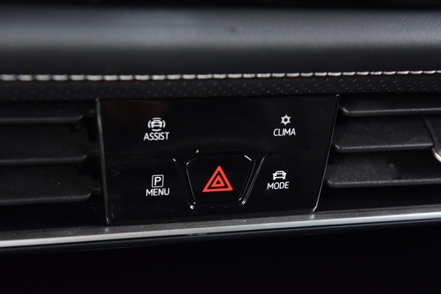 Volkswagen Atlas Cross Sport Vehicle Image 15