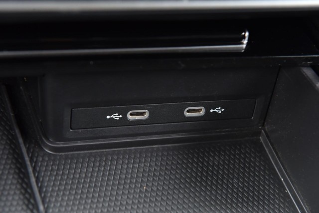 Volkswagen Atlas Cross Sport Vehicle Image 16