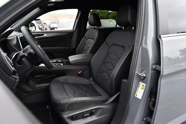 Volkswagen Atlas Cross Sport Vehicle Image 19