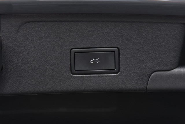 Volkswagen Atlas Cross Sport Vehicle Image 25