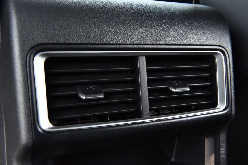 Volkswagen Atlas Cross Sport Vehicle Full-screen Gallery Image 22