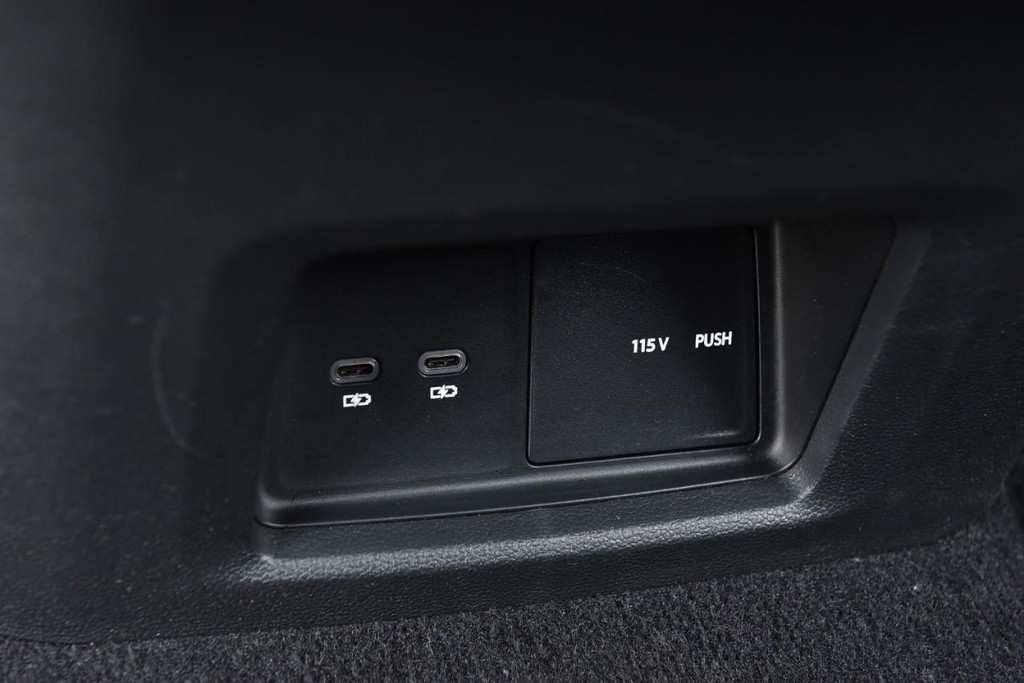 Volkswagen Atlas Cross Sport Vehicle Full-screen Gallery Image 23