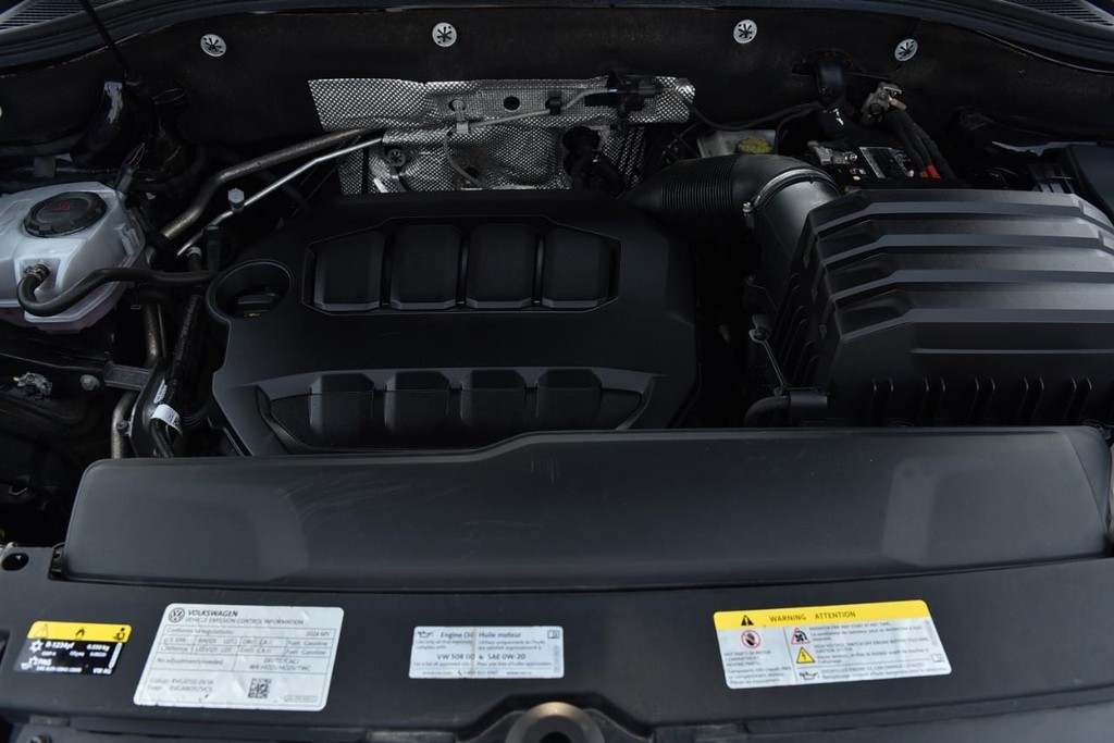 Volkswagen Atlas Cross Sport Vehicle Full-screen Gallery Image 26