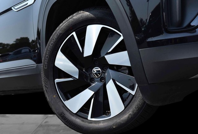 Volkswagen Atlas Cross Sport Vehicle Image 03