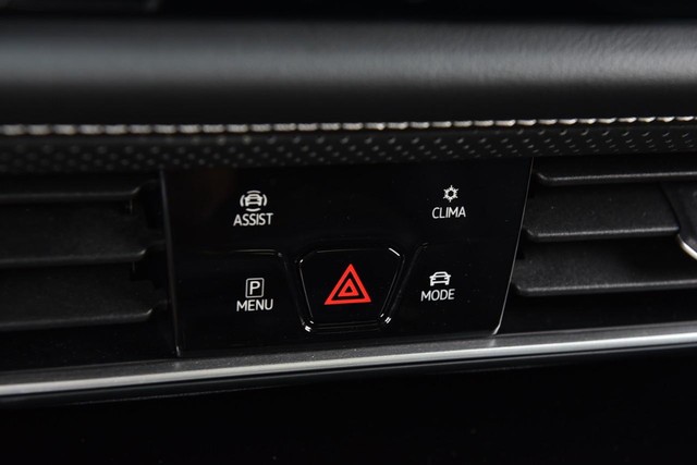 Volkswagen Atlas Cross Sport Vehicle Image 15