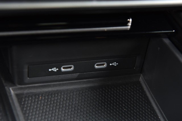 Volkswagen Atlas Cross Sport Vehicle Image 16