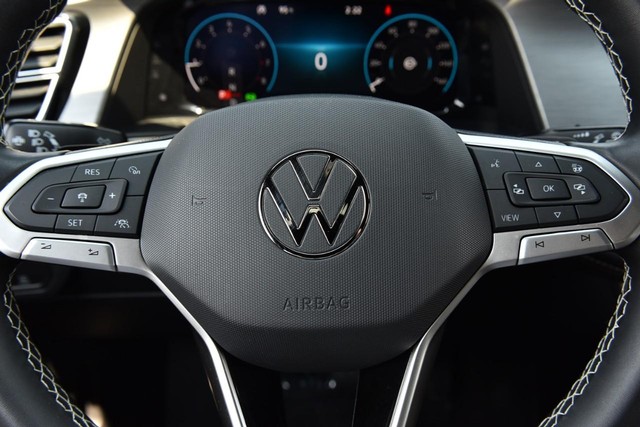 Volkswagen Atlas Cross Sport Vehicle Image 18