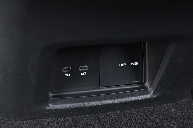 Volkswagen Atlas Cross Sport Vehicle Image 23