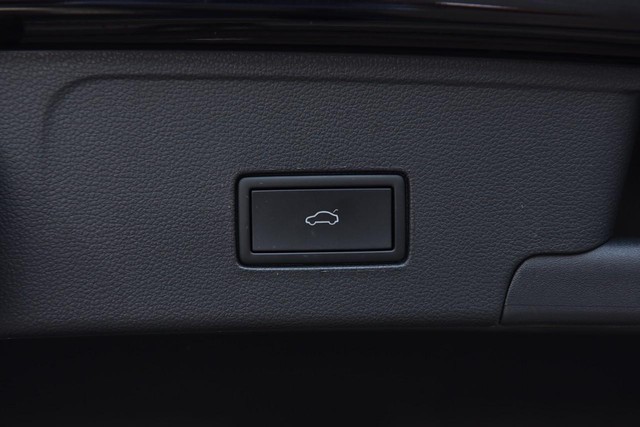 Volkswagen Atlas Cross Sport Vehicle Image 25