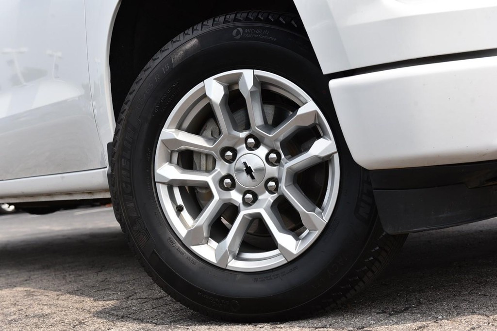 Chevrolet Silverado 1500 Vehicle Full-screen Gallery Image 03