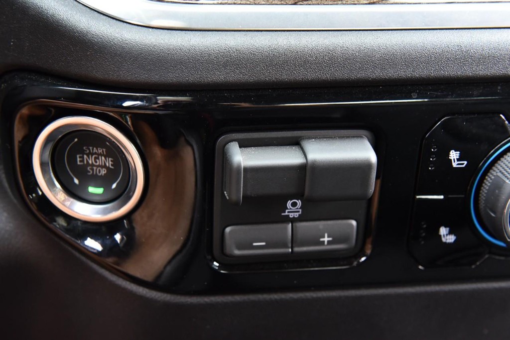 Chevrolet Silverado 1500 Vehicle Full-screen Gallery Image 14