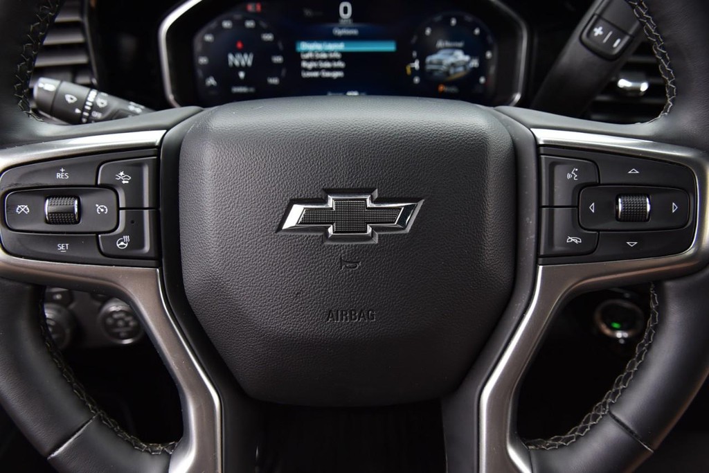 Chevrolet Silverado 1500 Vehicle Full-screen Gallery Image 16