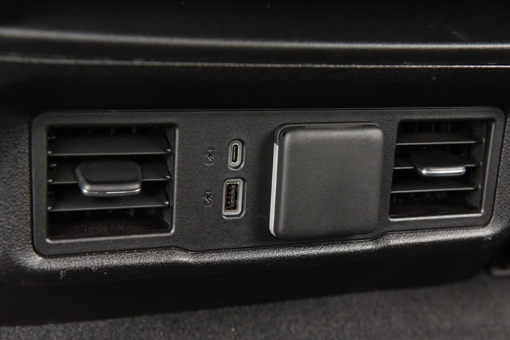 Chevrolet Silverado 1500 Vehicle Full-screen Gallery Image 20