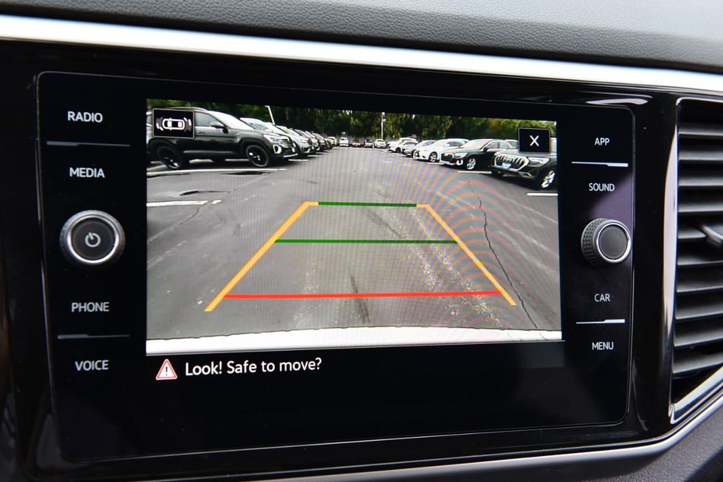 Volkswagen Atlas Vehicle Full-screen Gallery Image 13