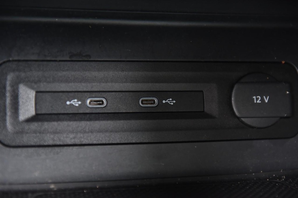 Volkswagen Atlas Vehicle Full-screen Gallery Image 16