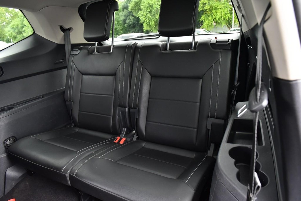 Volkswagen Atlas Vehicle Full-screen Gallery Image 24