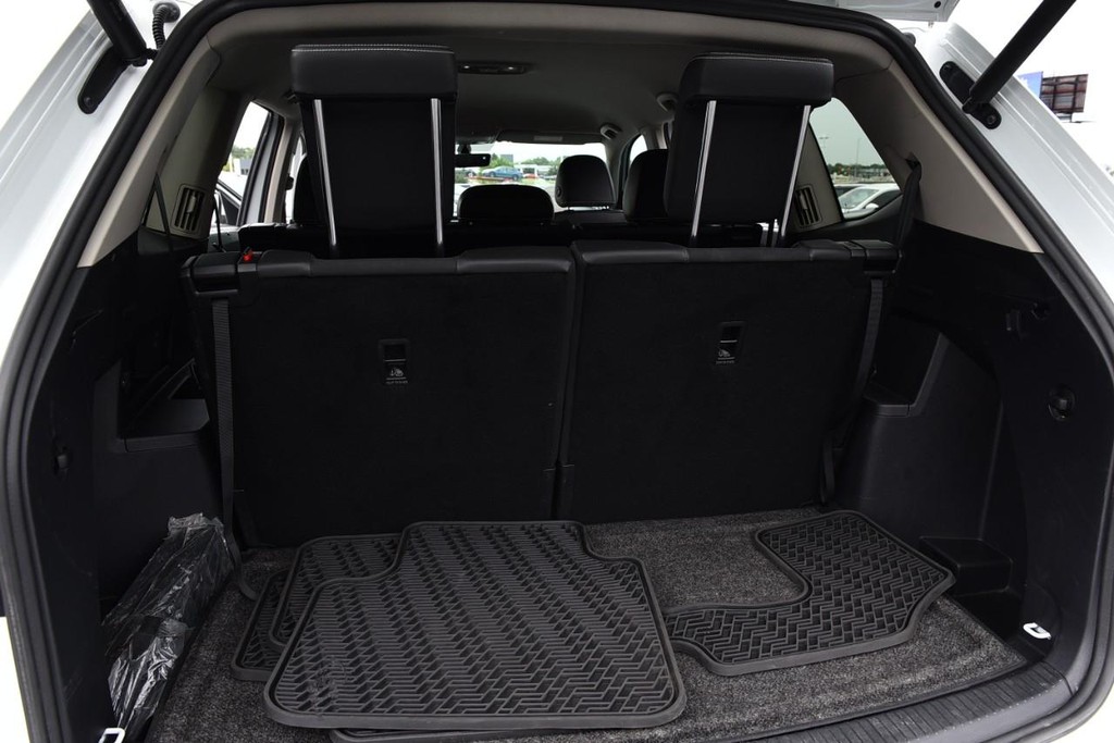 Volkswagen Atlas Vehicle Full-screen Gallery Image 25