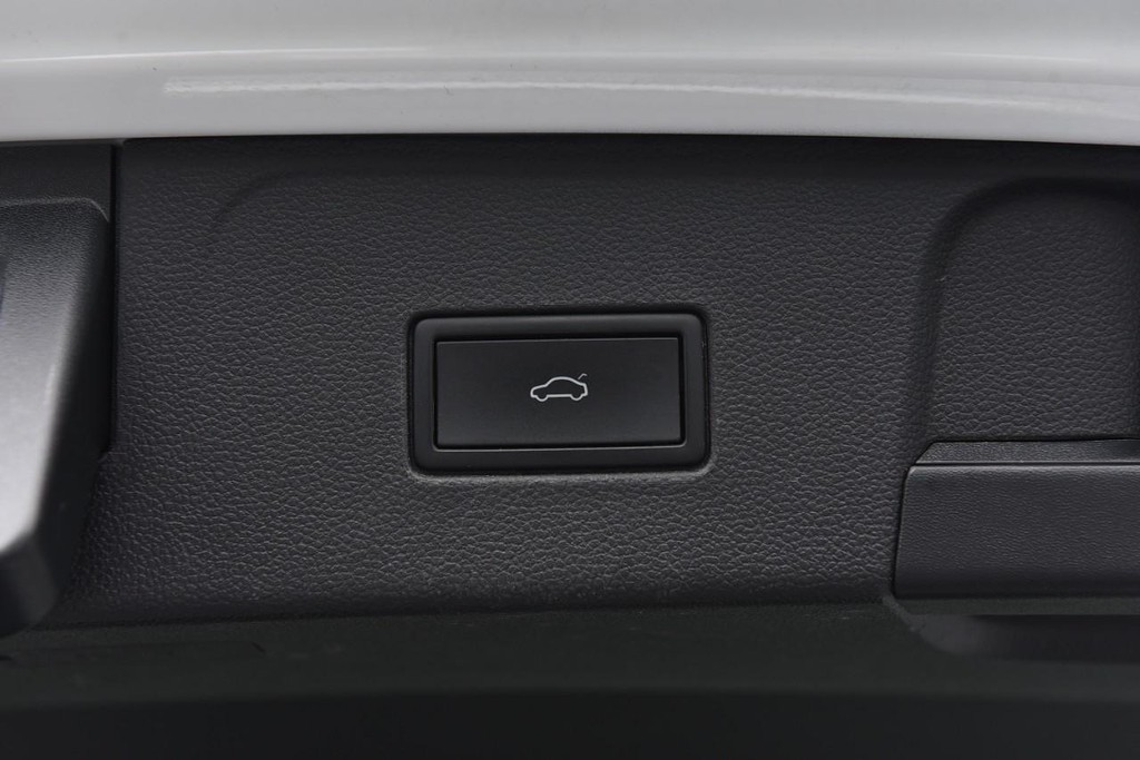 Volkswagen Atlas Vehicle Full-screen Gallery Image 26