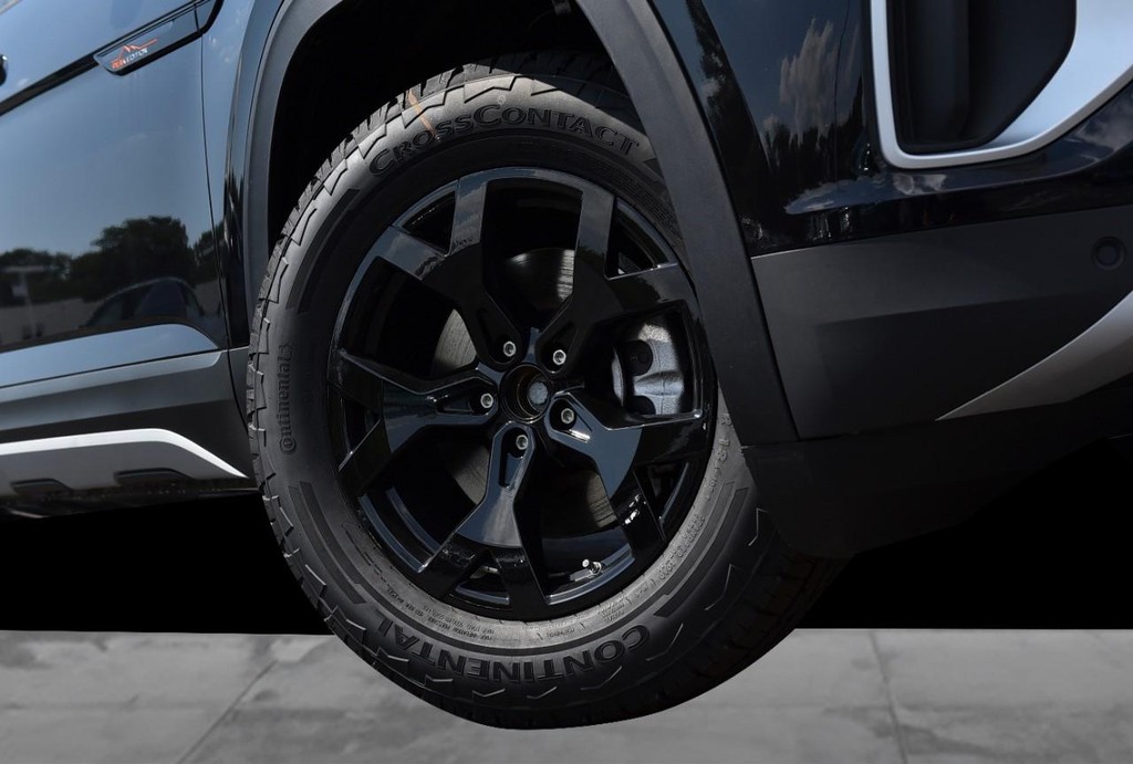 Volkswagen Atlas Vehicle Full-screen Gallery Image 3