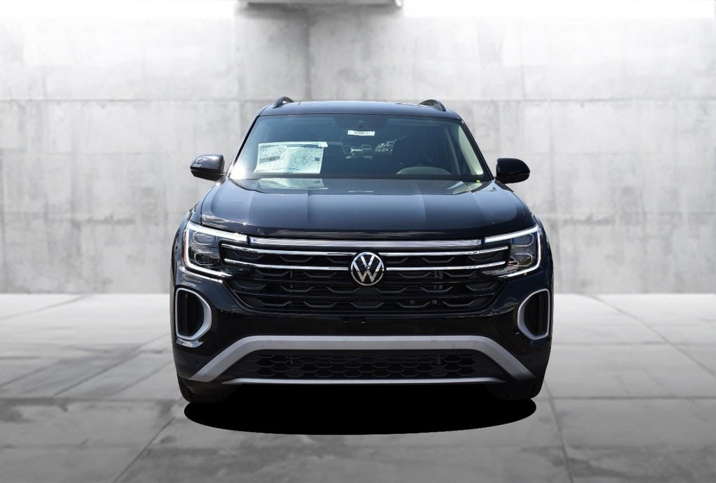 Volkswagen Atlas Vehicle Full-screen Gallery Image 4