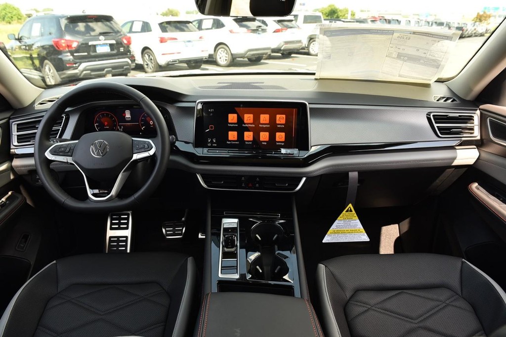Volkswagen Atlas Vehicle Full-screen Gallery Image 7