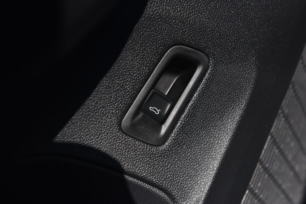 Volkswagen Atlas Vehicle Full-screen Gallery Image 9