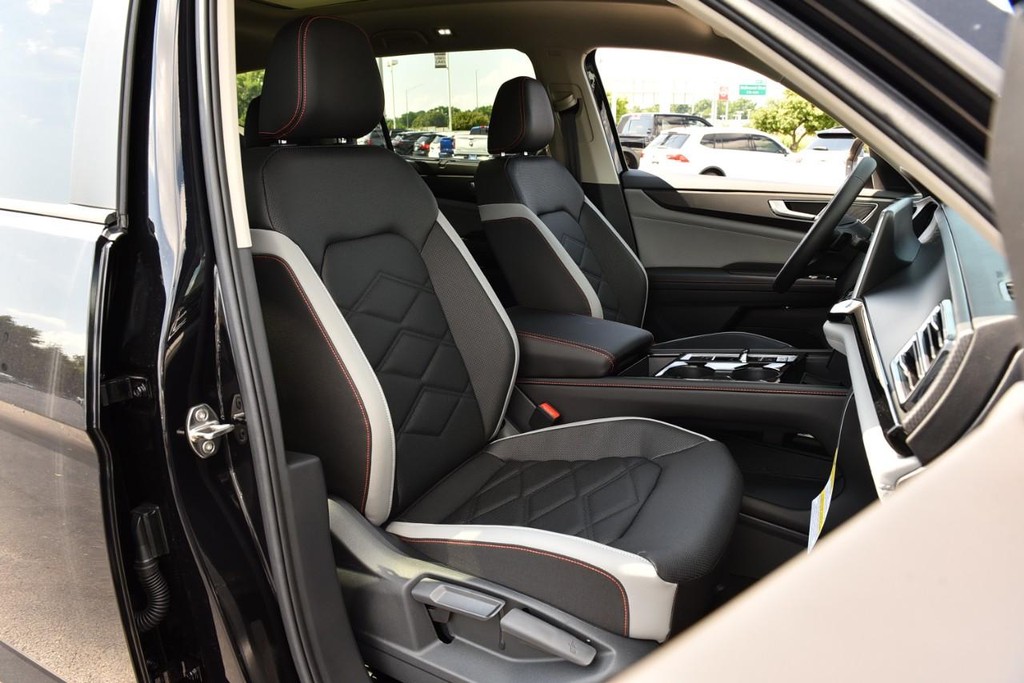 Volkswagen Atlas Vehicle Full-screen Gallery Image 20