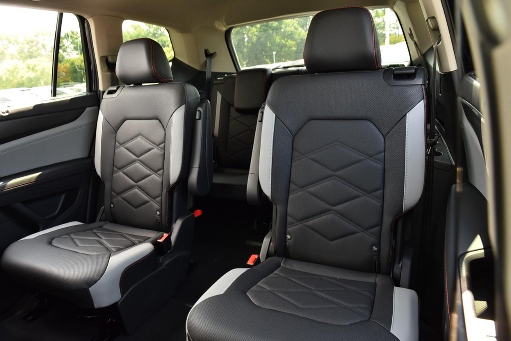Volkswagen Atlas Vehicle Full-screen Gallery Image 22