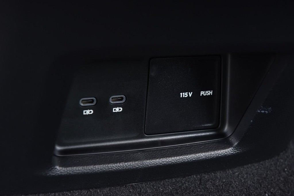 Volkswagen Atlas Vehicle Full-screen Gallery Image 24