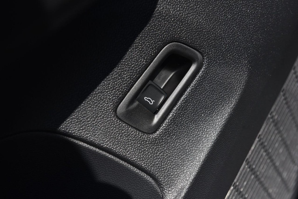 Volkswagen Atlas Vehicle Full-screen Gallery Image 9