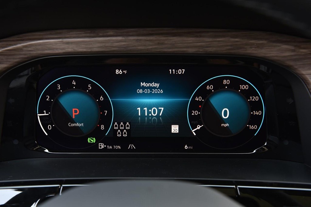 Volkswagen Atlas Vehicle Full-screen Gallery Image 12