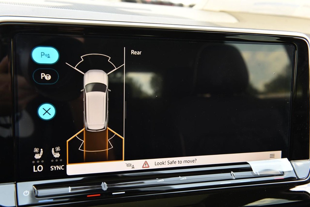 Volkswagen Atlas Vehicle Full-screen Gallery Image 13