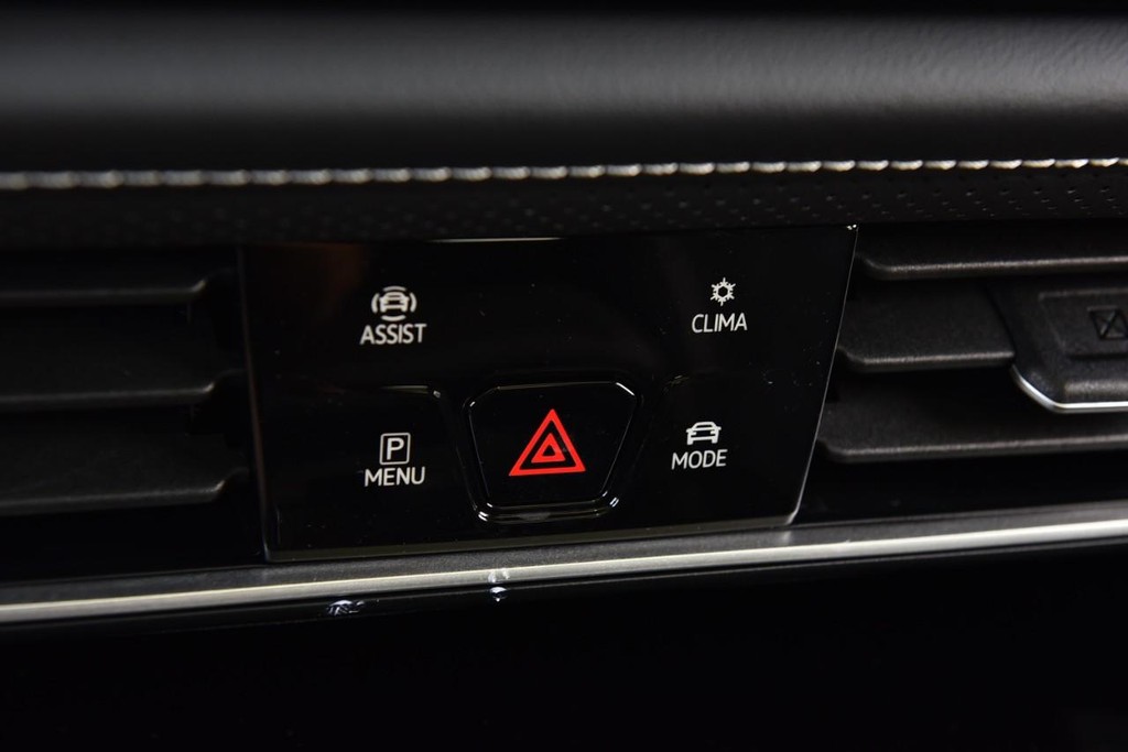 Volkswagen Atlas Vehicle Full-screen Gallery Image 14