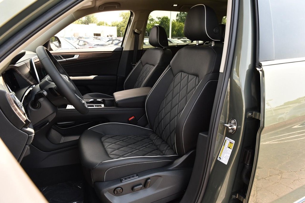 Volkswagen Atlas Vehicle Full-screen Gallery Image 18