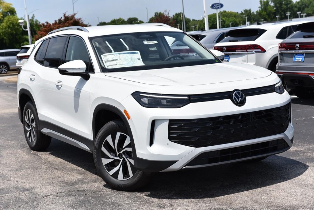 Volkswagen Tiguan Vehicle Full-screen Gallery Image 2