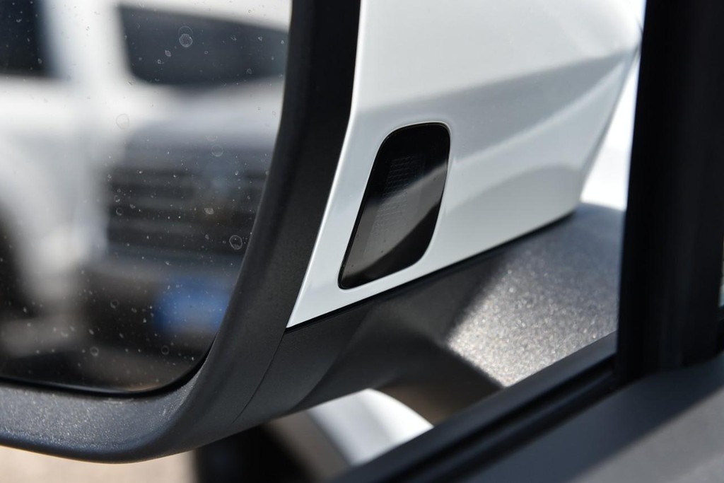 Volkswagen Tiguan Vehicle Full-screen Gallery Image 9