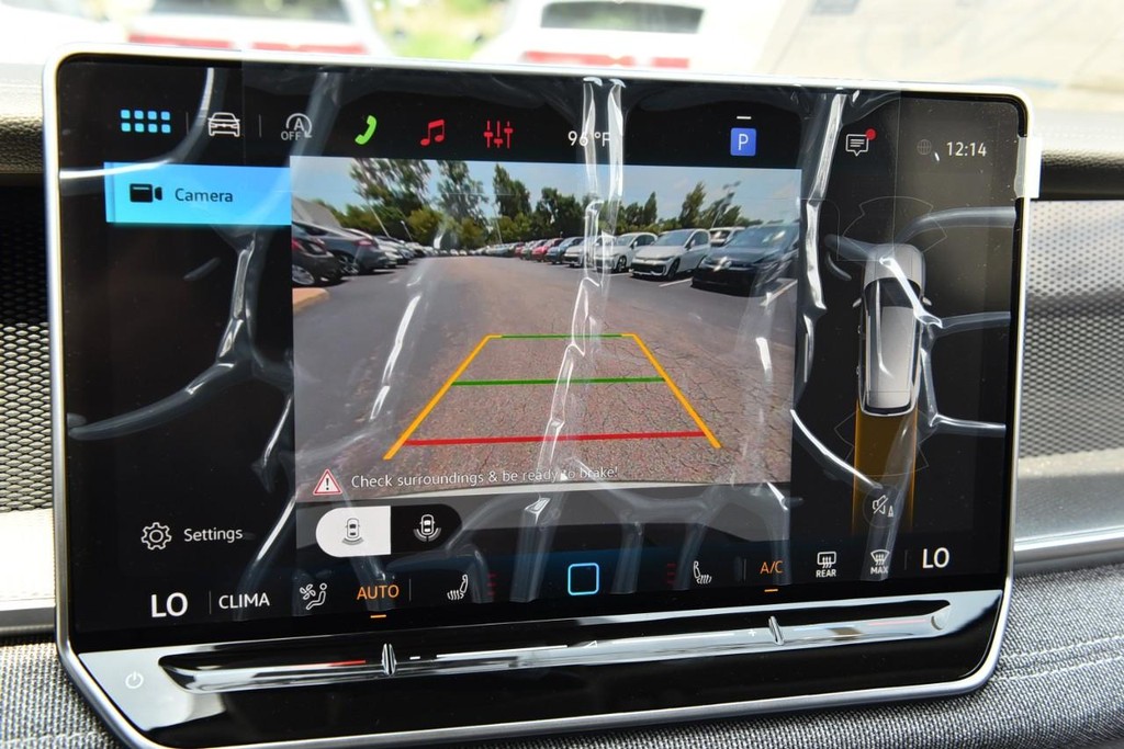 Volkswagen Tiguan Vehicle Full-screen Gallery Image 12
