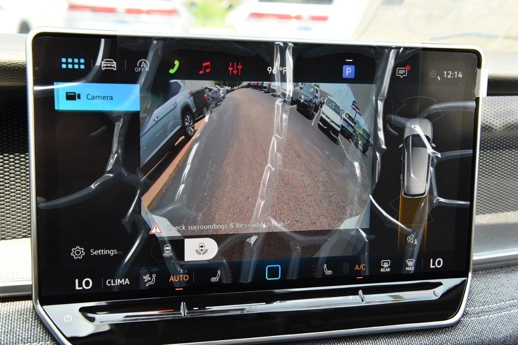 Volkswagen Tiguan Vehicle Full-screen Gallery Image 13