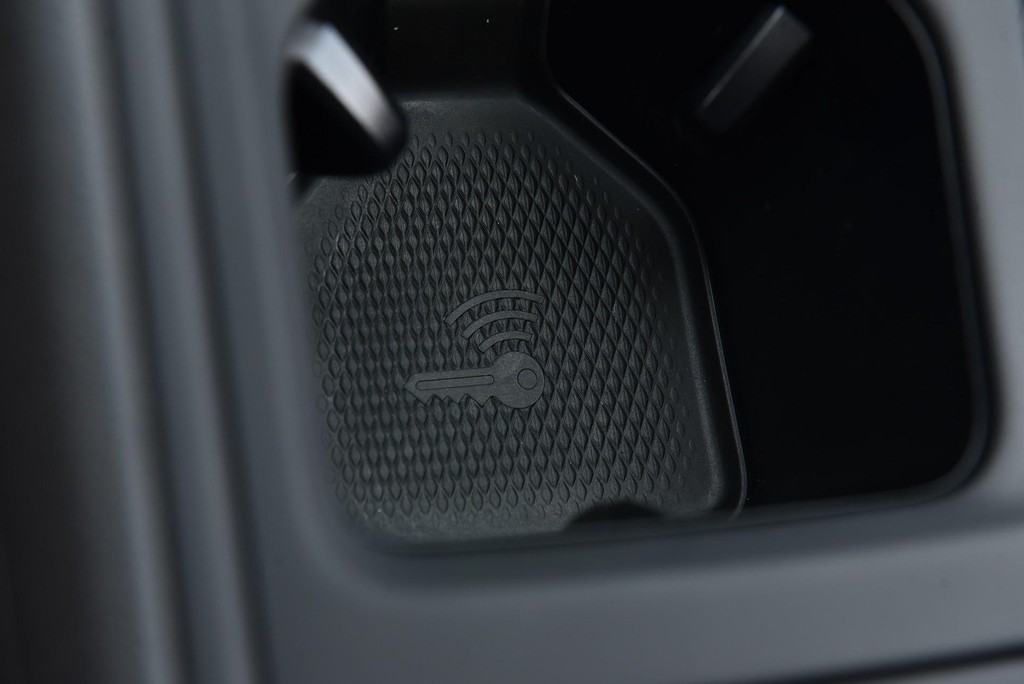 Volkswagen Tiguan Vehicle Full-screen Gallery Image 15
