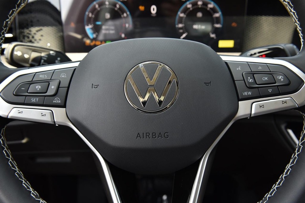 Volkswagen Tiguan Vehicle Full-screen Gallery Image 17