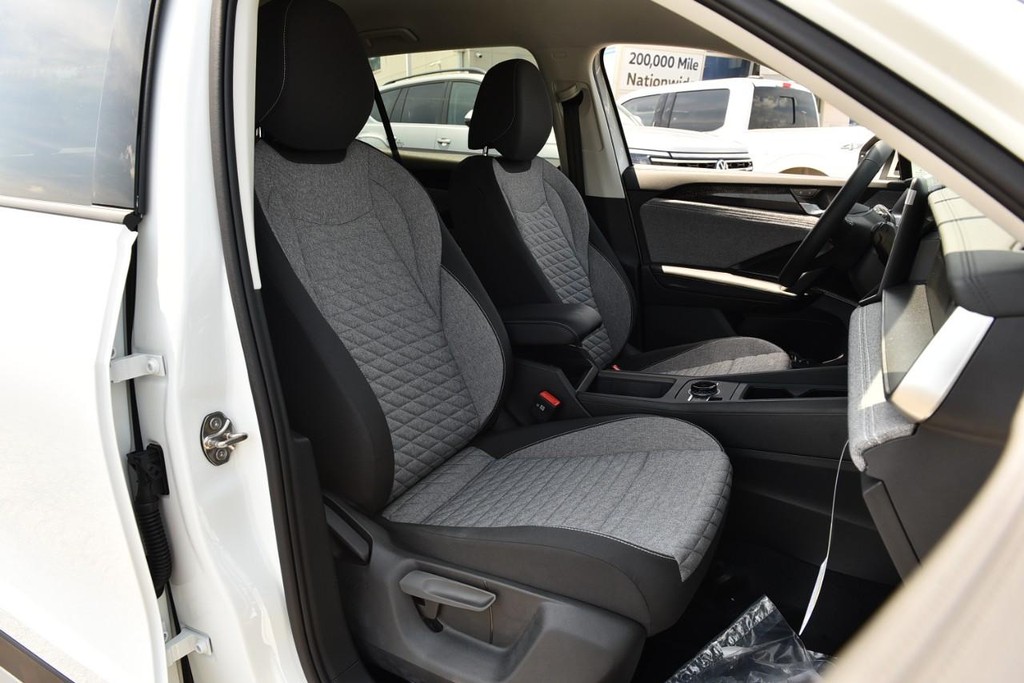 Volkswagen Tiguan Vehicle Full-screen Gallery Image 19