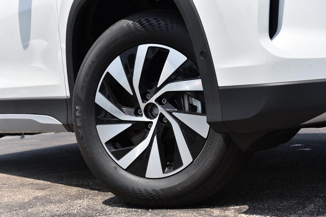Volkswagen Tiguan Vehicle Image 03