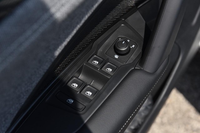 Volkswagen Tiguan Vehicle Image 08