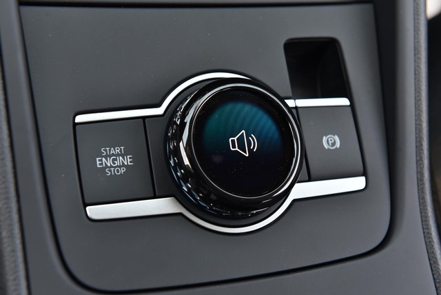 Volkswagen Tiguan Vehicle Image 16