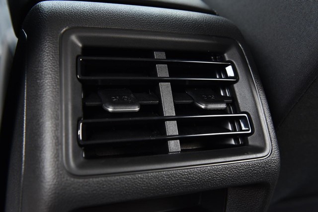 Volkswagen Tiguan Vehicle Image 21