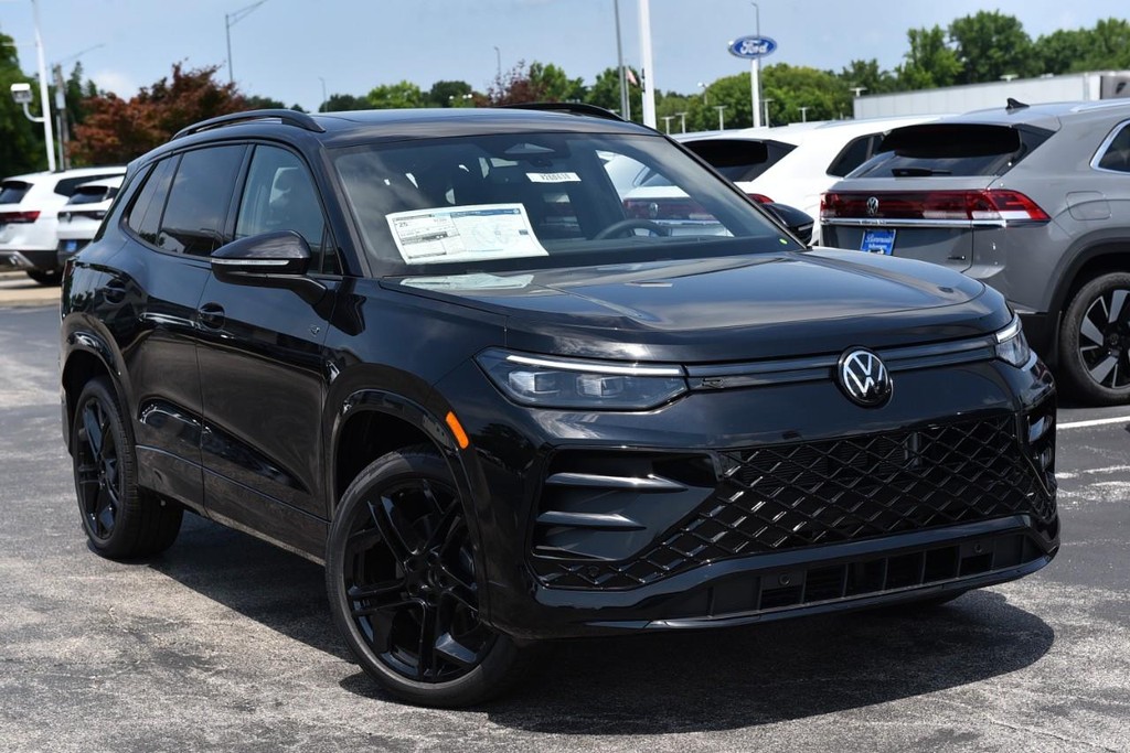Volkswagen Tiguan Vehicle Full-screen Gallery Image 2