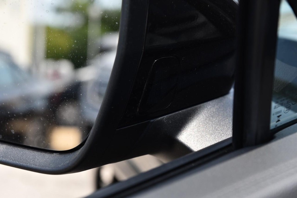 Volkswagen Tiguan Vehicle Full-screen Gallery Image 10
