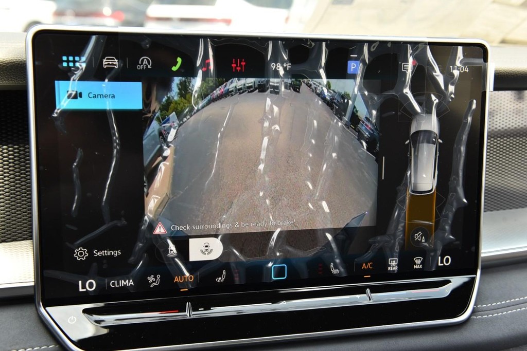 Volkswagen Tiguan Vehicle Full-screen Gallery Image 14