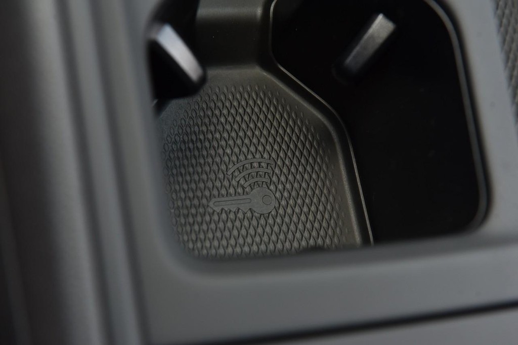 Volkswagen Tiguan Vehicle Full-screen Gallery Image 16